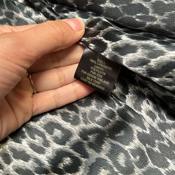 St. John Cashmere and Fox fur trim Coat - Picture 9 of 15